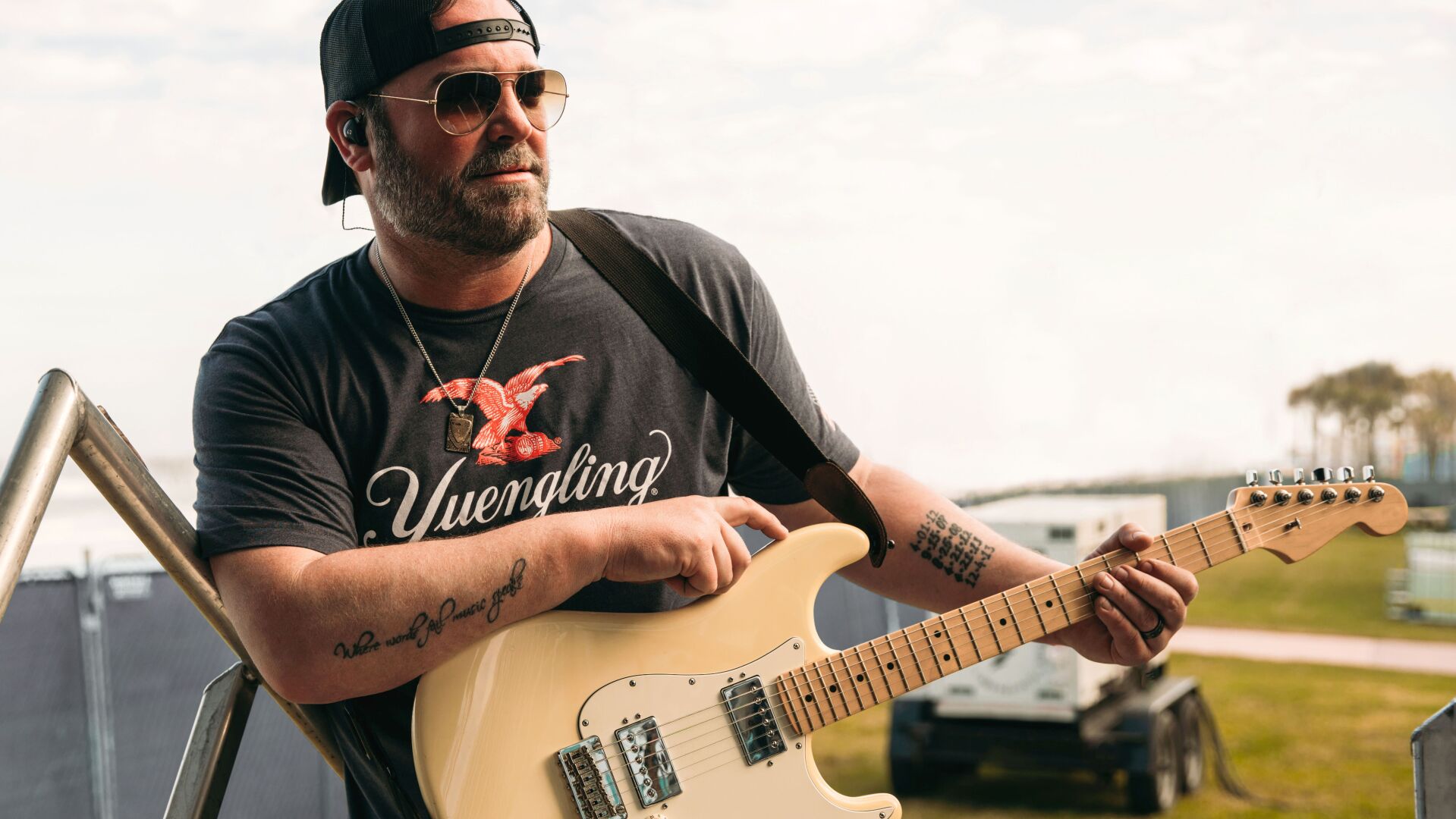 Lee Brice in Yuengling t-shirt